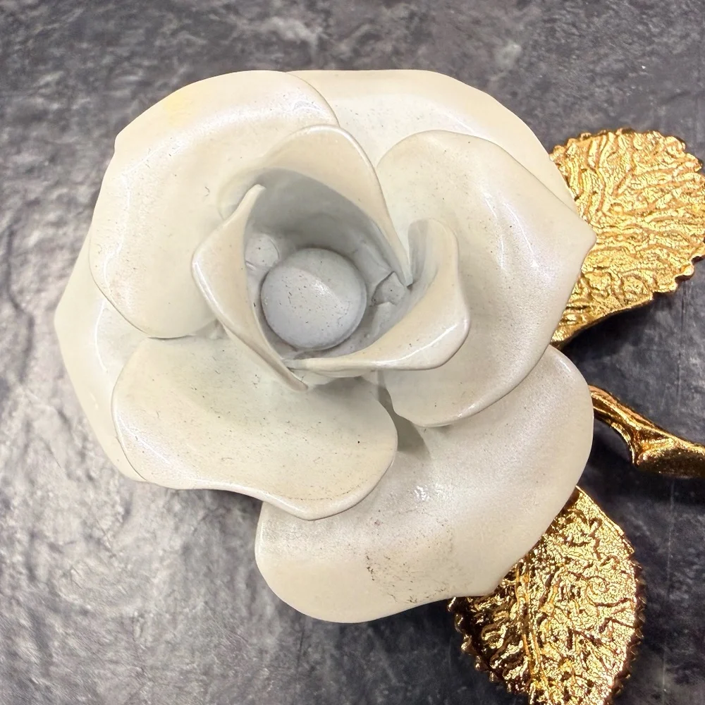 GIOVANNI White Rose with Gold Tone Leaves Brooch